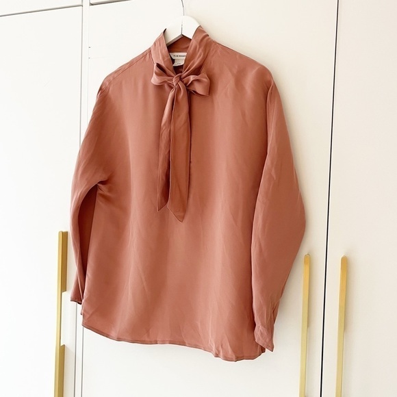 Club Monaco Tops - 𝅺BNWT Club Monaco Tie Neck Blouse